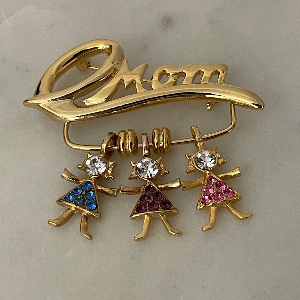 K.I.S Brooch mom